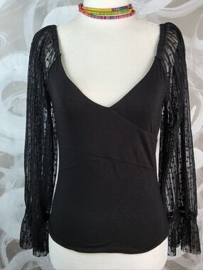 1.STATE Wmns Sz S Black Low V Tshirt Long Sheer Lacy Sleeve Top Blouse SexyCore